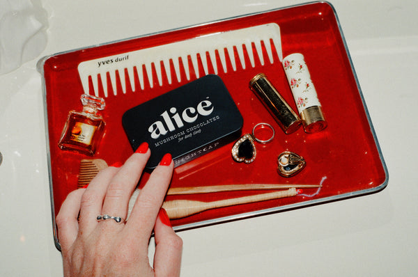 The Foria Guide To a Dreamy At-Home V-Day