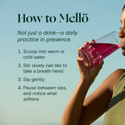 Person holding a Mellö Magnesium with text on how to use it against a blue sky background